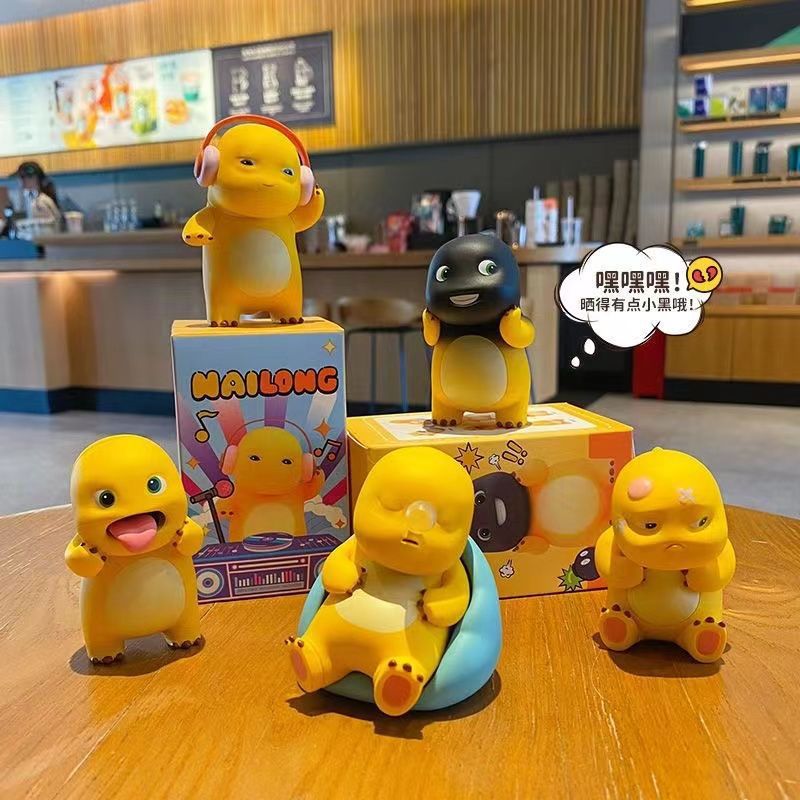 奶龙摆烂日常六件套摆件公仔玩偶潮玩摆件办公室手办饰品全套